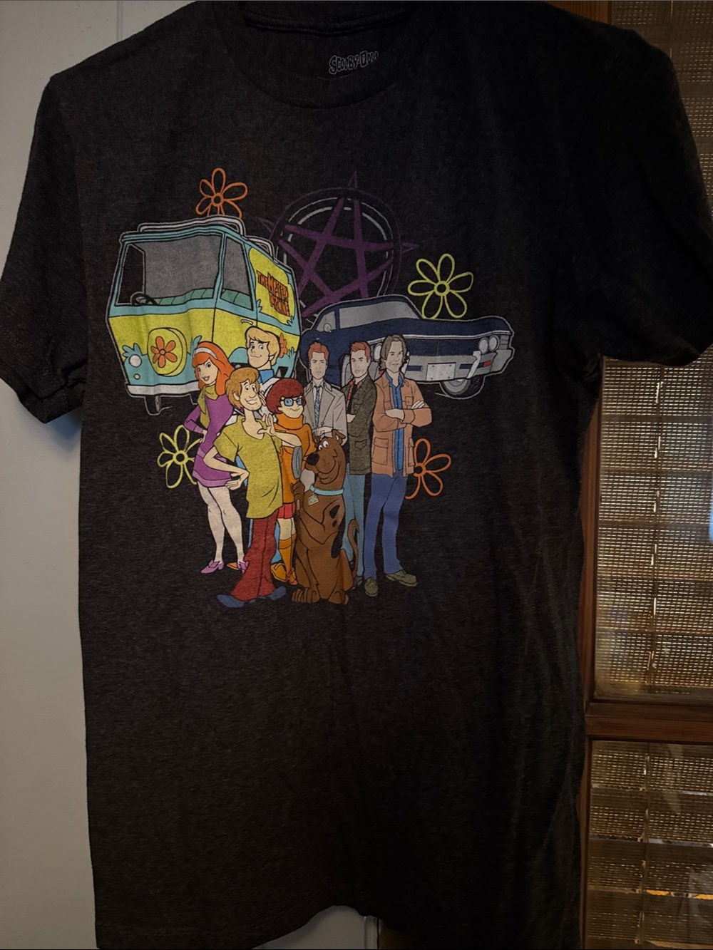 Hot Topic Black Scooby-Doo Character Graphic Tee with Yellow Van